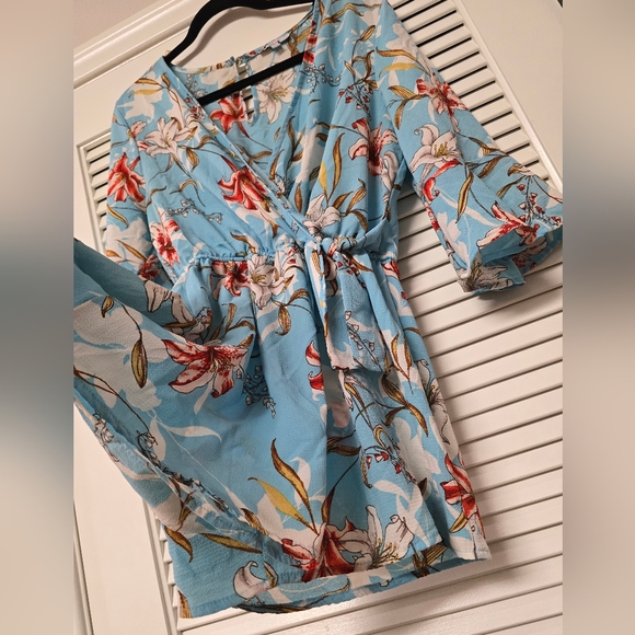 Biashe - Floral Short-Sleeve Lightweight Romper With Back Keyhole Detail - Picture 4 of 6